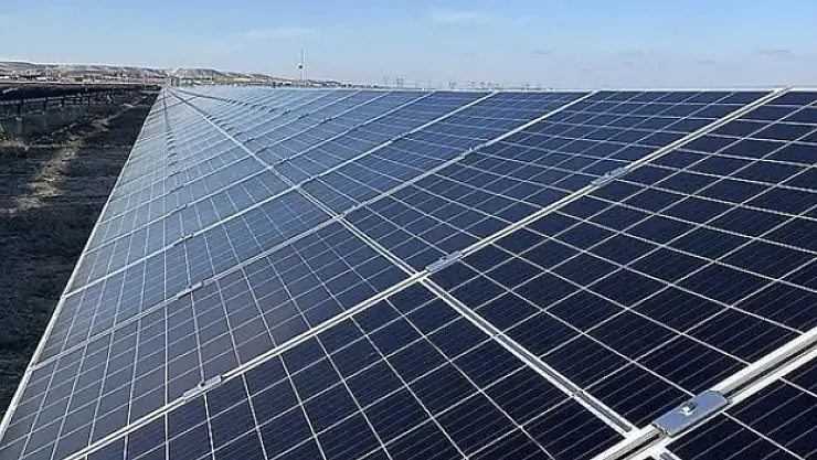 Bakan Dönmez: Güneş enerjisinde artan yatırımla toplam kurulu gücümüz 10 bin megavat sınırını aştı