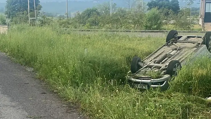 Samsun'da otomobil devrildi, sandık kurulu başkanı ve sandık kurulu görevlisi yaralandı