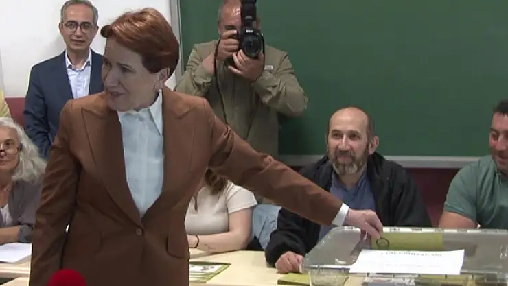 İYİ Parti Genel Başkanı Meral Akşener, oyunu Üsküdar'da kullandı