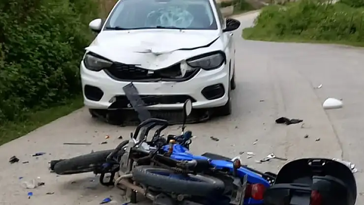 Samsun'da otomobille çarpışan motosikletteki 2 kişi yaralandı