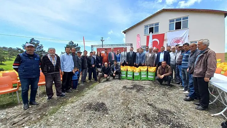 Çiftçilere 28 ton katı organik gübre dağıtıldı