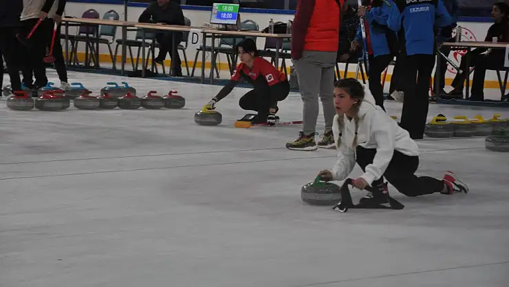 Kars'ta Curling Türkiye Şampiyonası heyecanı sürüyor