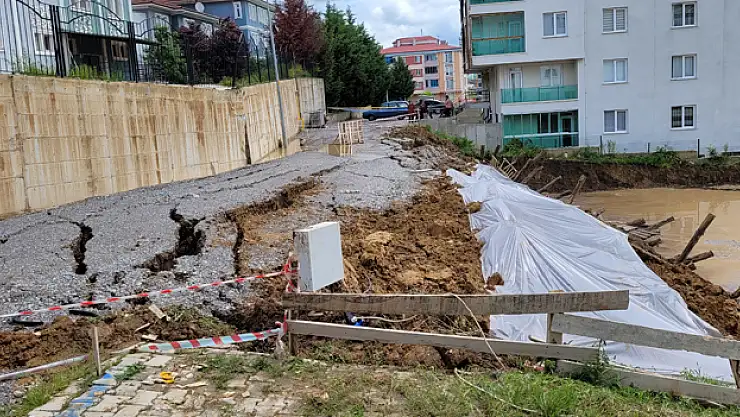 Samsun'da toprak kayması meydana gelen yol kapatıldı