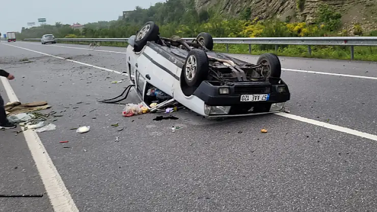 Sinop'ta otomobil takla attı: 2 yaralı