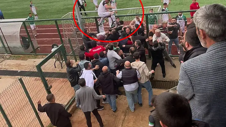 Tellere çıkan futbolcu, çivili kramponla taraftara böyle tekme attı