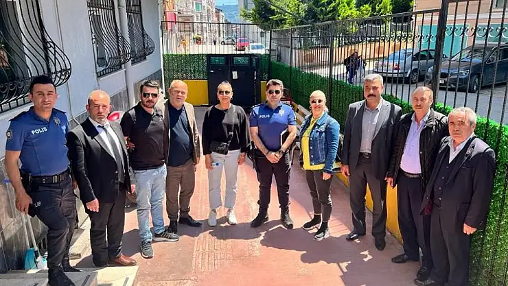 Polisler mahalle muhtarları ile toplantı düzenledi