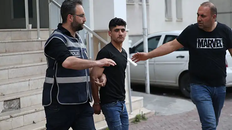 19 yıl hapis cezası bulunan şahıs 'şöyle çekin' dedi, poz verdi