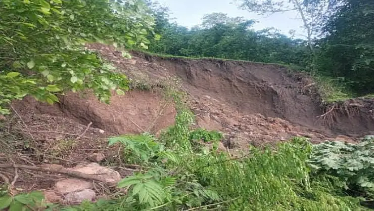 Heyelan 40 yıllık emeğini aldı