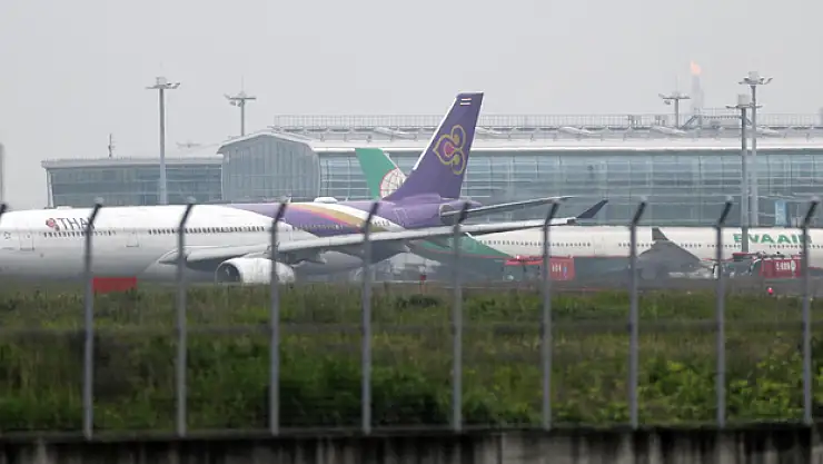 Japonya'da iki yolcu uçağı birbirine temas etti, pist kapatıldı