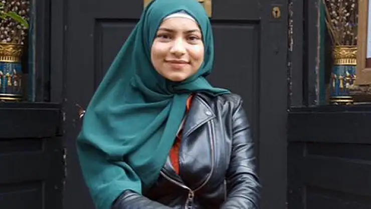Almanya'da başörtülü üniversite öğrencisi derste profesörün hakaretine uğradı