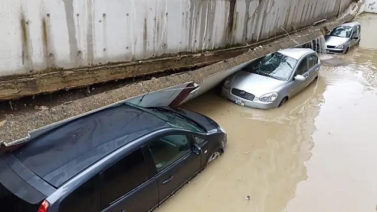 Samsun'un sağanakla imtihanı: Atakum'da bodrum katları su bastı, istinat duvarı yıkıldı
