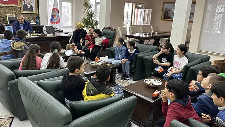 Samsun'da 4'üncü sınıf öğrencileri 'Kanatlı Kelimeler' isimli şiir kitabı çıkardı