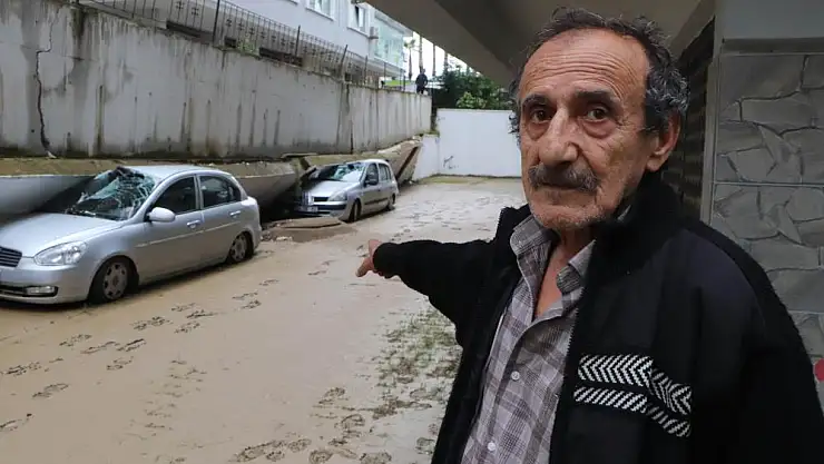 Samsun'da istinat duvarları sele dayamadı: 10 araç ve 1 tekne zarar gördü