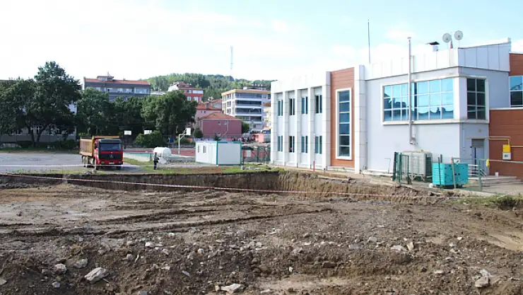 Alaçam'da kapalı yüzme havuzunun yapımına başlandı