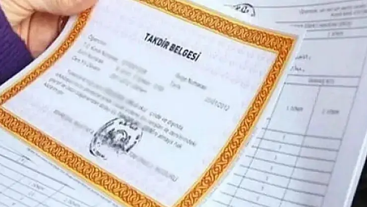 Samsun Mutluluğun Kanatları Derneğinden öğrencilere karne ve bayram hediyesi