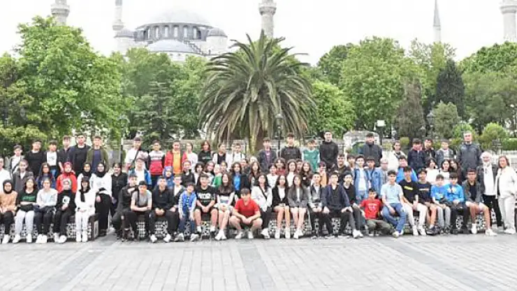 Yakakent Belediyesinden öğrencilere İstanbul ve Çanakkale gezisi