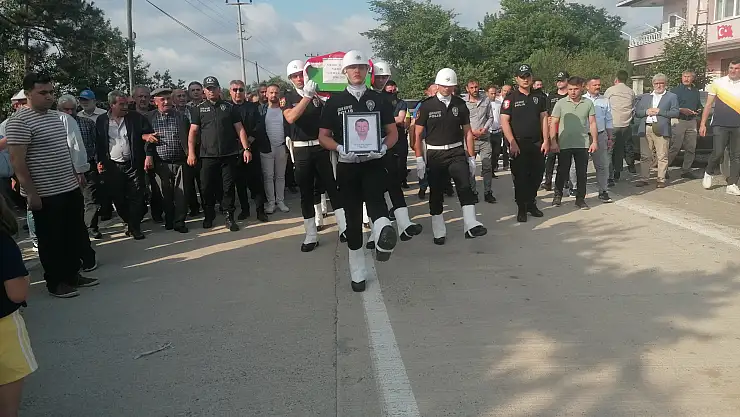 Diyarbakır'da kalp krizi sonucu ölen polisin cenazesi, Samsun'da toprağa verildi