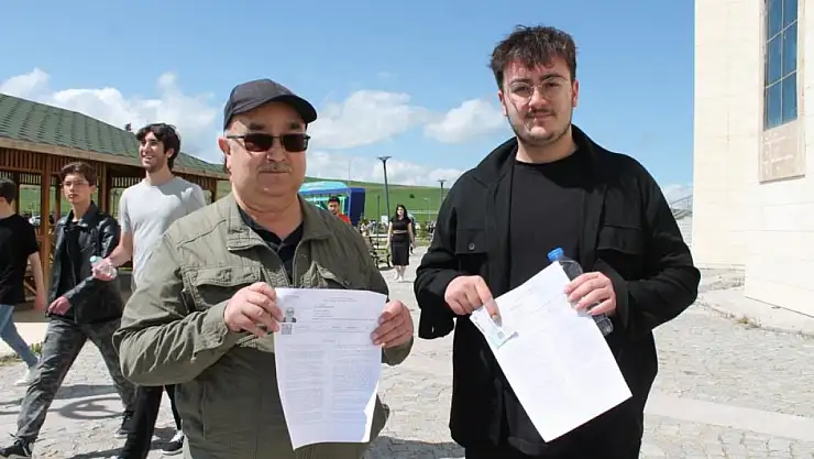 'Rakibim yok' diyen 62 yaşındaki baba 19 yaşındaki oğluyla birlikte sınava girdi