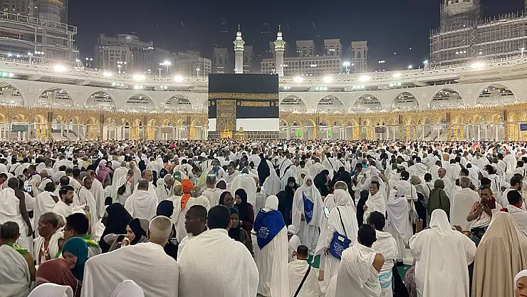 Milyonlarca hacı adayı Kâbe'sine kavuştu