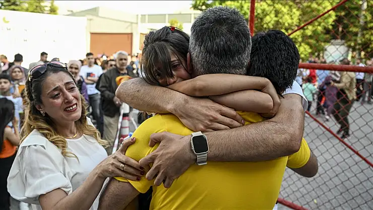 ÖSYM'nin 45 gündür dış dünyayla iletişimi olmayan görevlileri, YKS'nin ardından aileleriyle buluştu