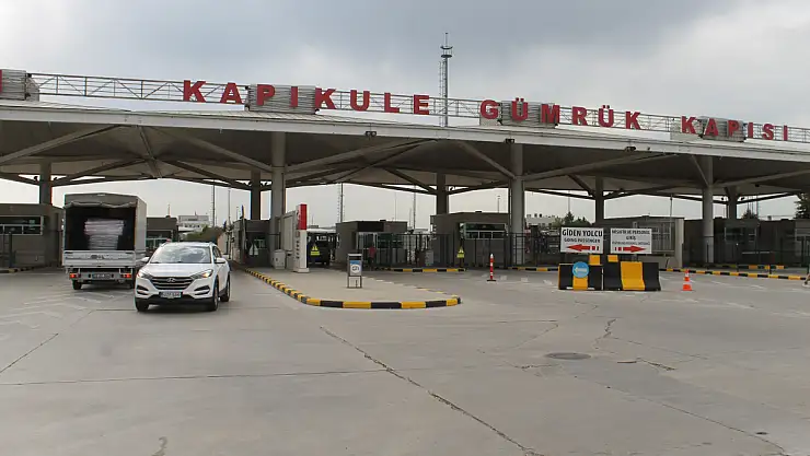 Türkiye'ye gelen gurbetçiler duygu dolu anlar yaşıyor