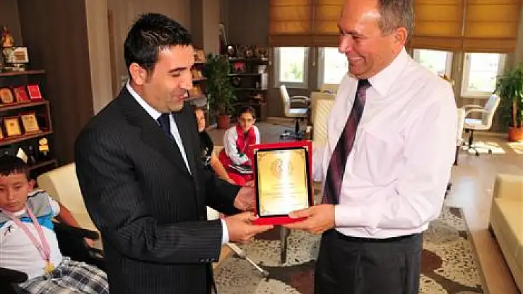 Engellilerden Burma'ya ziyaret