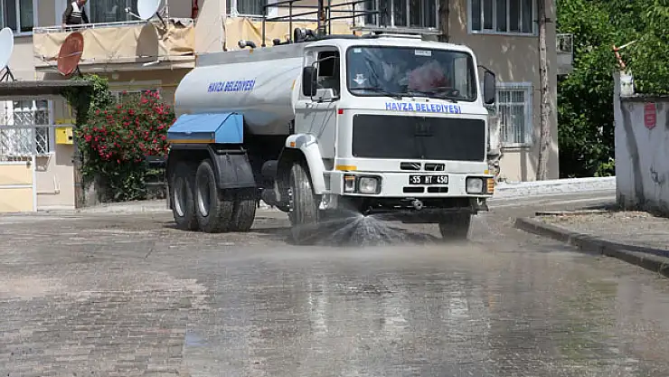 Havza Belediyesi sağanak sonrası cadde ve sokaklarda temizlik çalışması yürütüyor