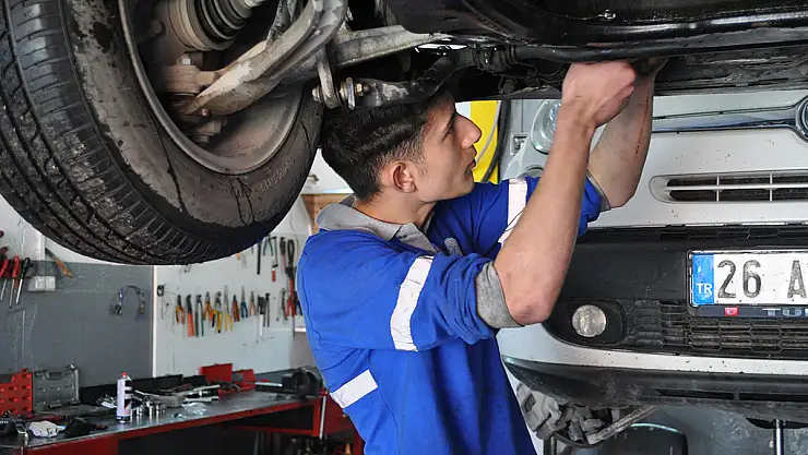 Bayram öncesi araçla uzun yola çıkacaklar dikkat: Araçların bakımı mutlaka yapılmalı