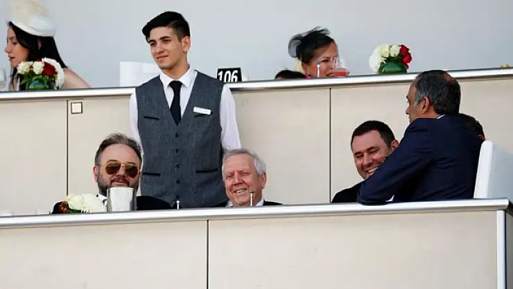 Aziz Yıldırım'a Veliefendi Hipodromu'nda yoğun ilgi