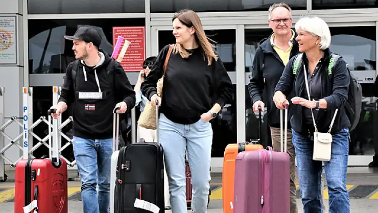 Antalya'ya hava yoluyla gelen turist sayısı 5 milyonu geride bıraktı