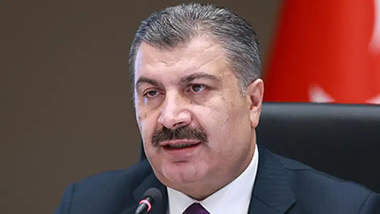 Bakan Koca: 'Özkan Uğur'un tedavisi, bulunduğu hastanede yoğun bakımda devam ediyor'