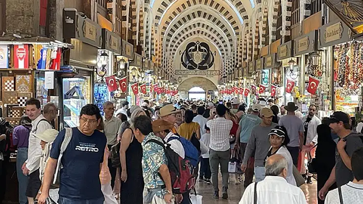 Kurban Bayramı öncesi Mısır Çarşısı'nda alışveriş hareketliliği yaşanıyor