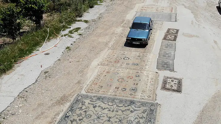 Yollara serilen halılar görenleri şaşkına çeviriyor