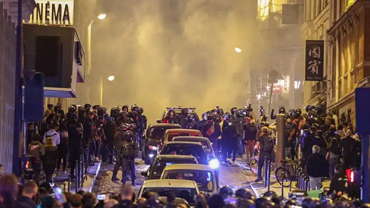 Paris'te belediye başkanının evine saldırı