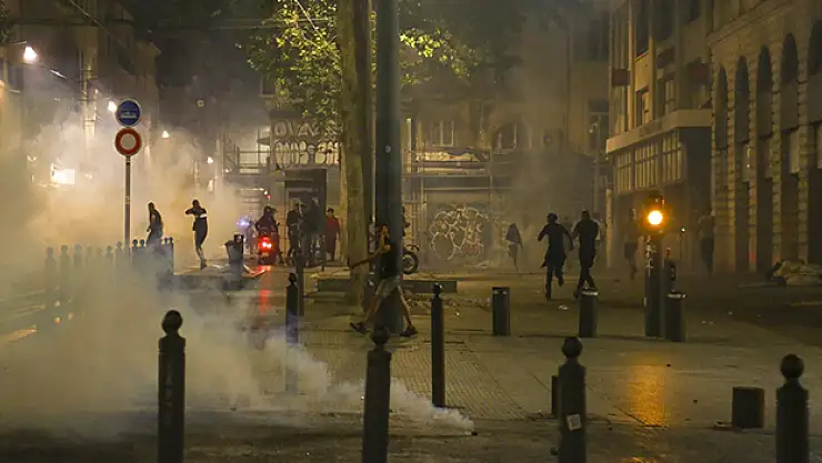 Fransa'daki protestoların 6. gecesinde 157 kişi gözaltına alındı