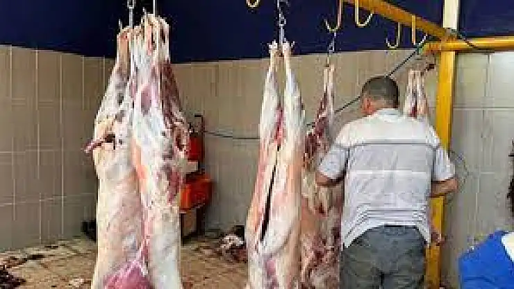 İhtiyaç sahibi 500 aileye kurban eti