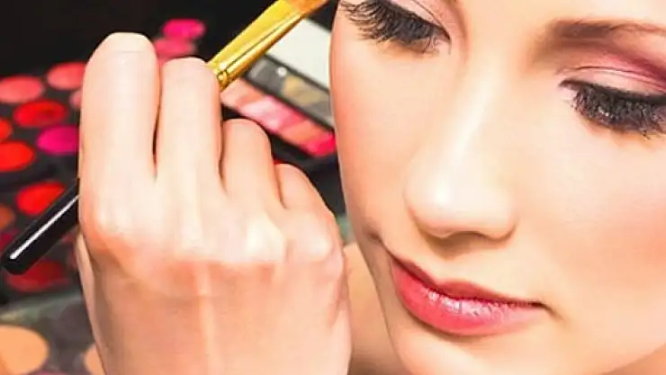 Kozmetik ürünleri göz sağlığına uygun kullanmanın yolları