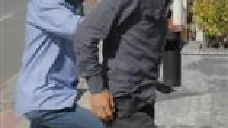 Otomobil çalan gençler yakalandı