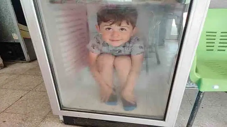 Sıcaktan bunalan çocuk buzdolabında serinledi