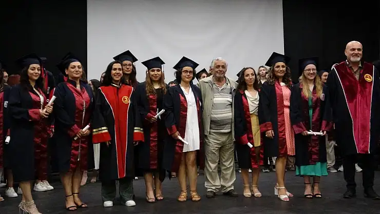 50'li yaşlarda üniversiteyi dereceyle bitirdiler