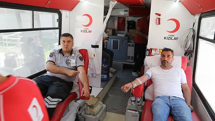 Kızılay Kavak'ta kan bağışı topladı