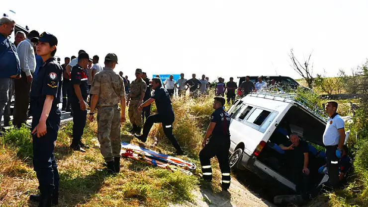 Samsun'da minibüs şarampole devrildi, 2 kişi öldü, 5 kişi yaralandı