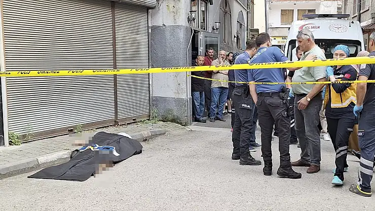 Dördüncü kattan düşen kadın hayatını kaybetti