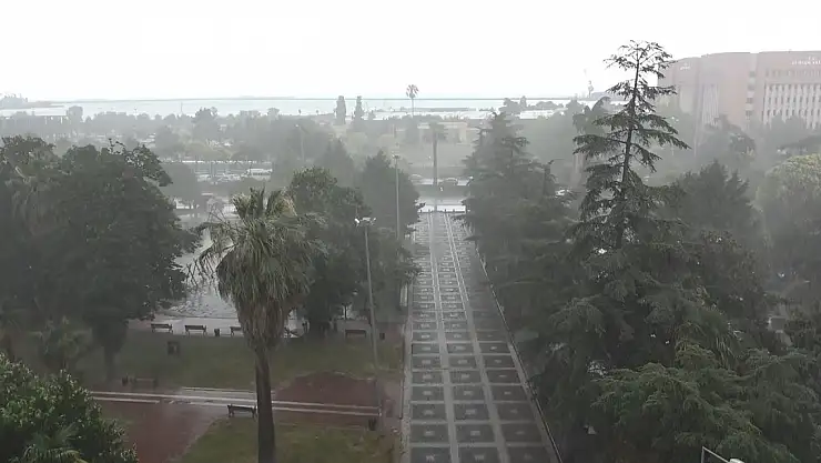 Samsun'da kısa süreli sağanak korkuttu