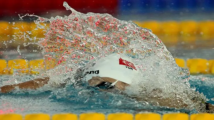 Milli yüzücülerden, Avrupa Gençler Yüzme Şampiyonası'nda 1 altın 2 bronz madalya