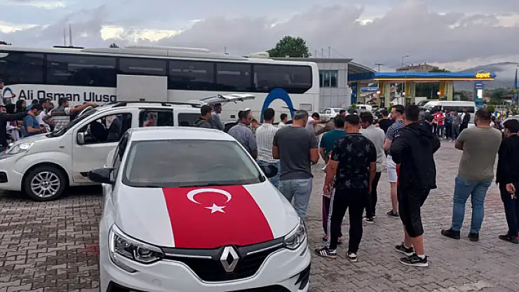 Güle oynaya askere gittiler