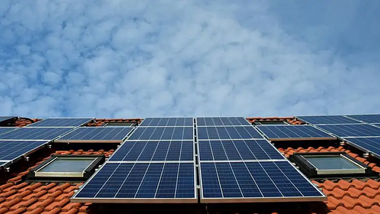 Çatı tipi güneş panelleri dünya genelinde 36 milyon evin enerjisini karşılıyor