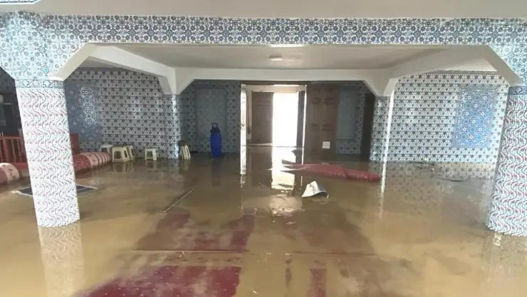 19 Mayıs'ta dere taştı, cami ve evleri su bastı