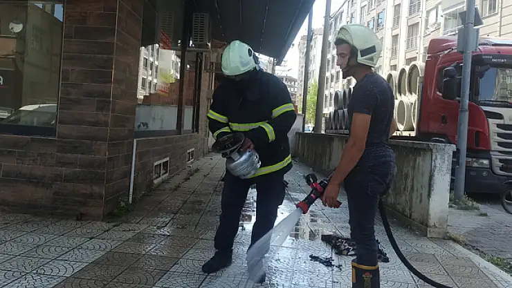 Tutuşan piknik tüpünü 4. kattan aşağı attı