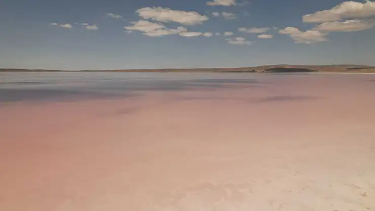 Tuz Gölü pembe renge büründü